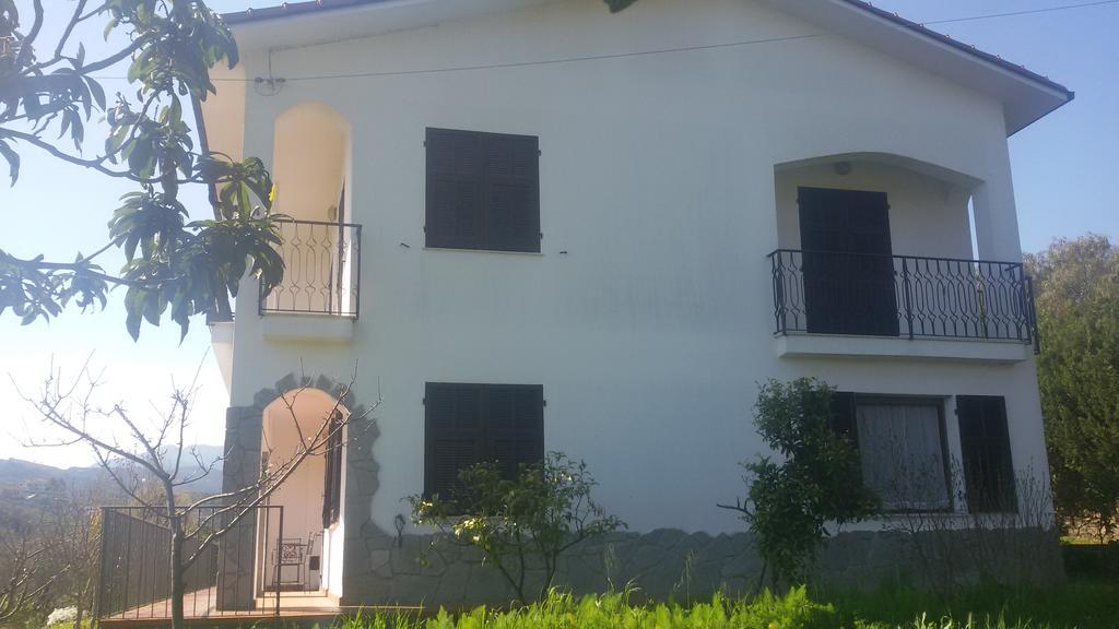 House In Caramagna Διαμέρισμα Imperia Δωμάτιο φωτογραφία